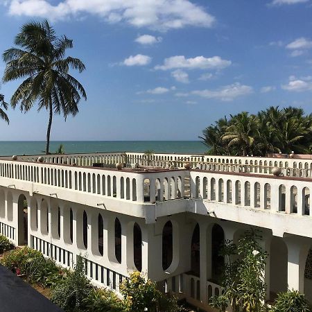 Hotel Silver Sands Негомбо Екстериор снимка