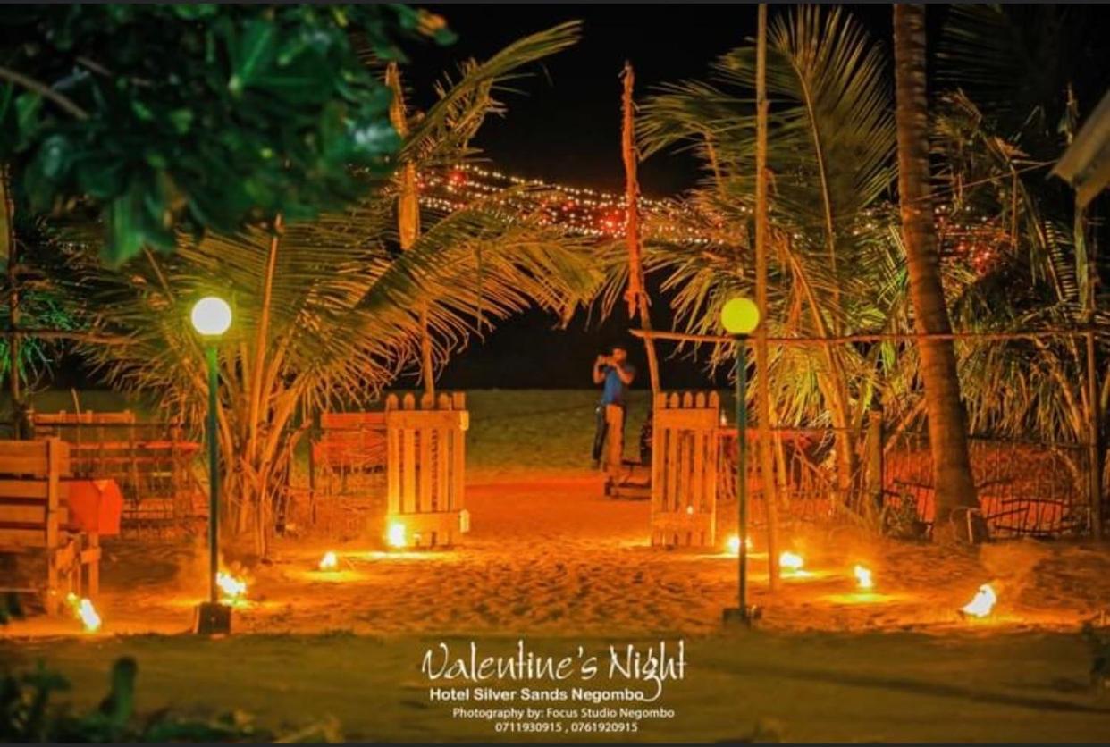 Hotel Silver Sands Негомбо Екстериор снимка