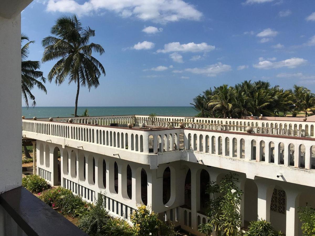 Hotel Silver Sands Негомбо Екстериор снимка