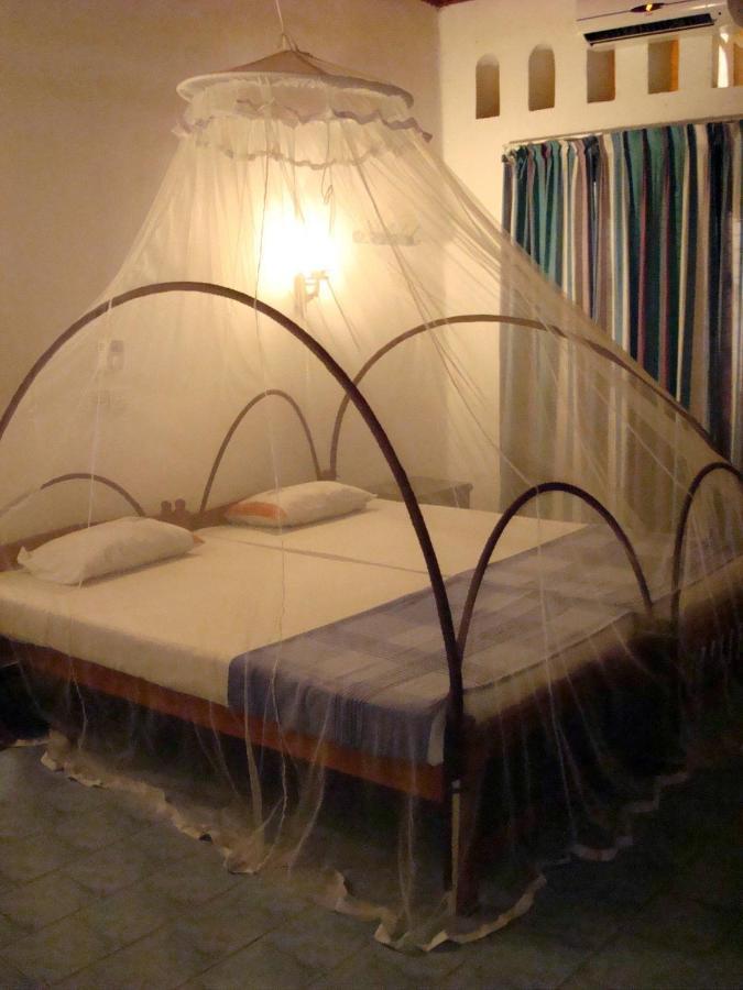 Hotel Silver Sands Негомбо Екстериор снимка